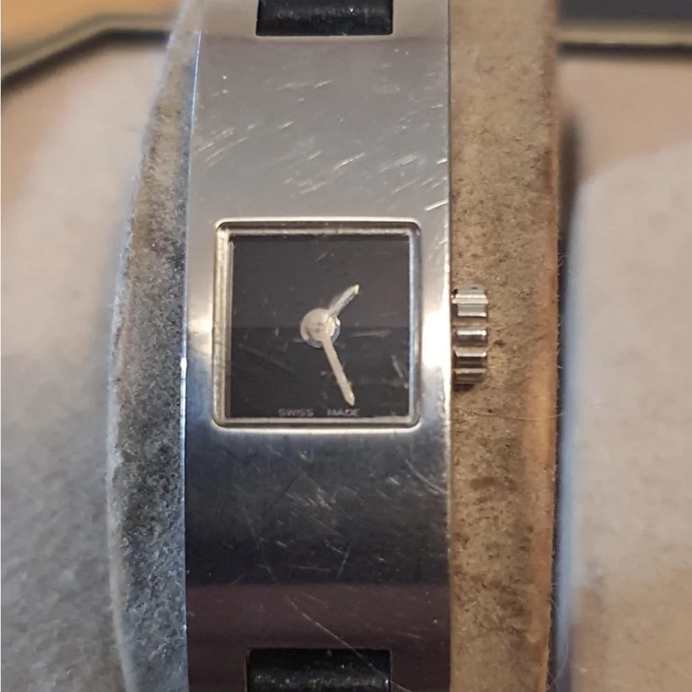 Coach #0169 Silver/Black Leather Women's Watch